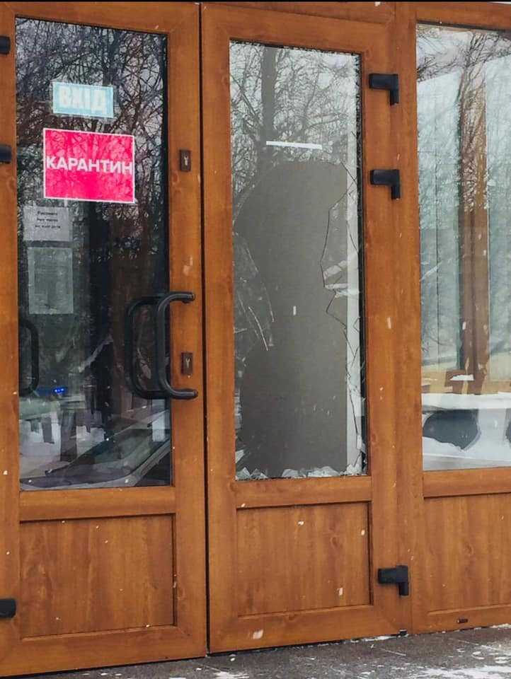 Мешканець відшкодував кошти за ремонт розбитих дверей