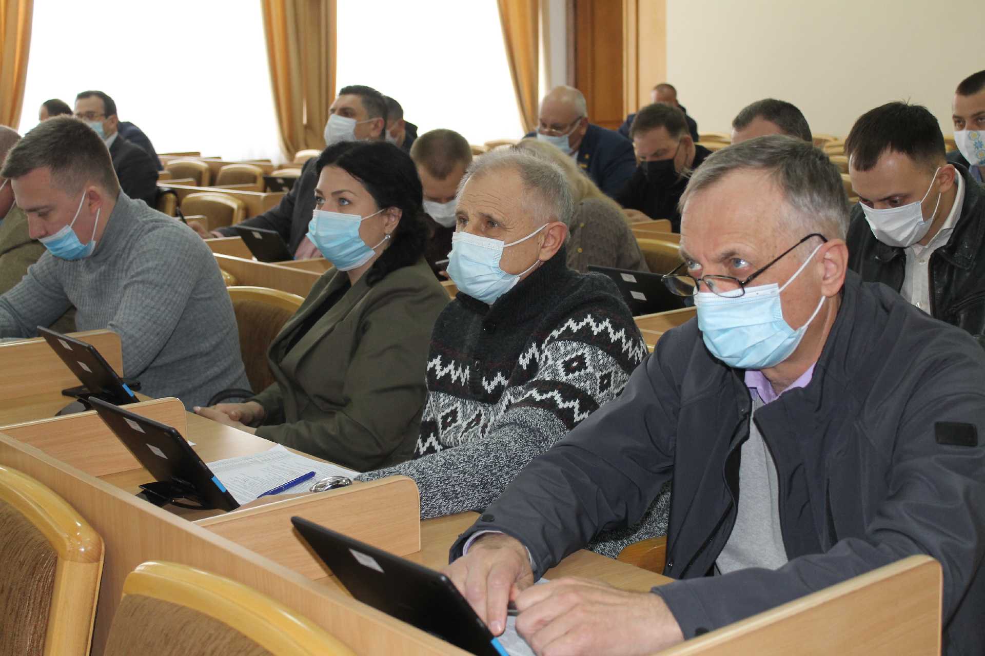 Що розглянули депутати під час позачергового засідання сесії?