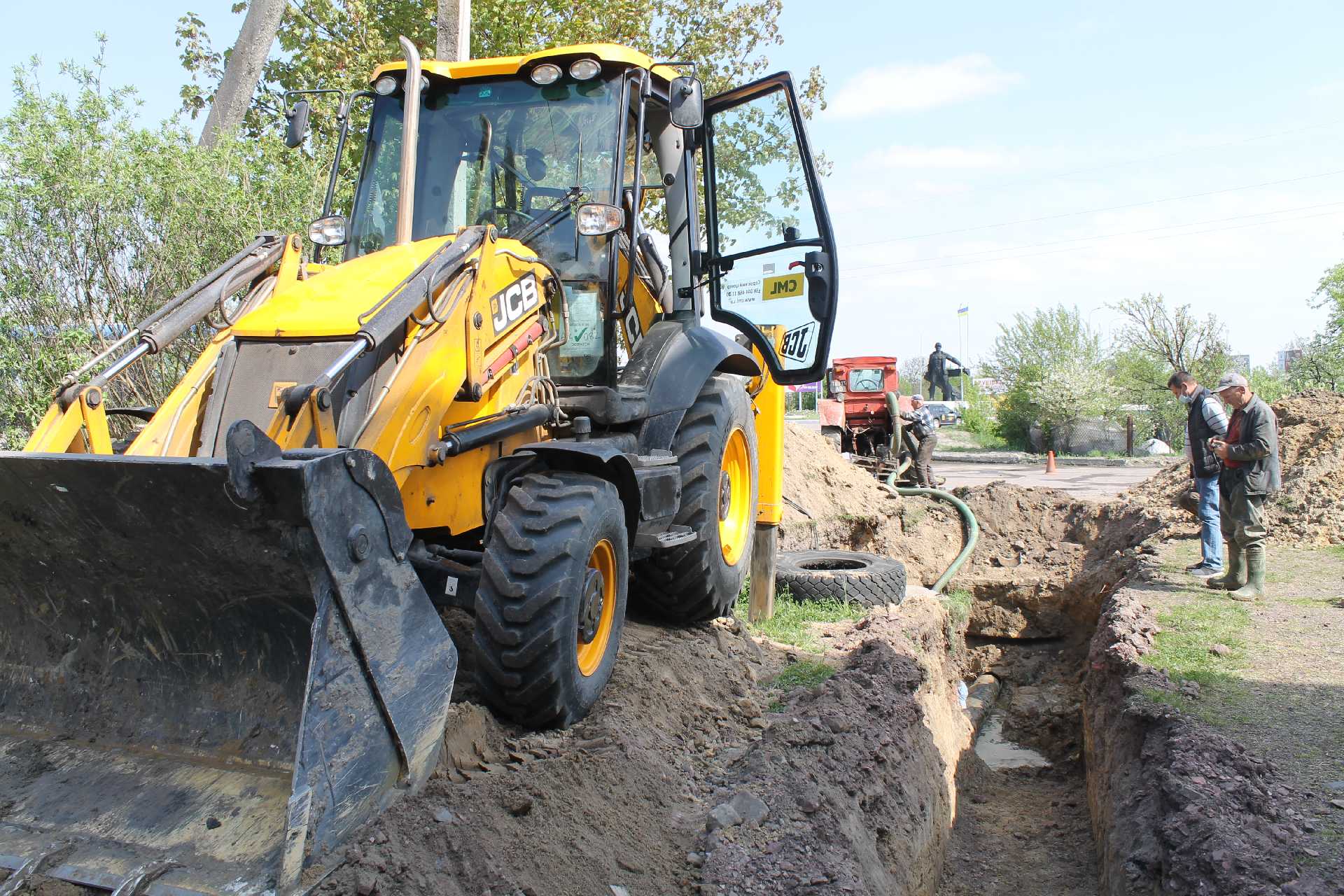 Працівники водоканалу ліквідовують порив трубопроводу
