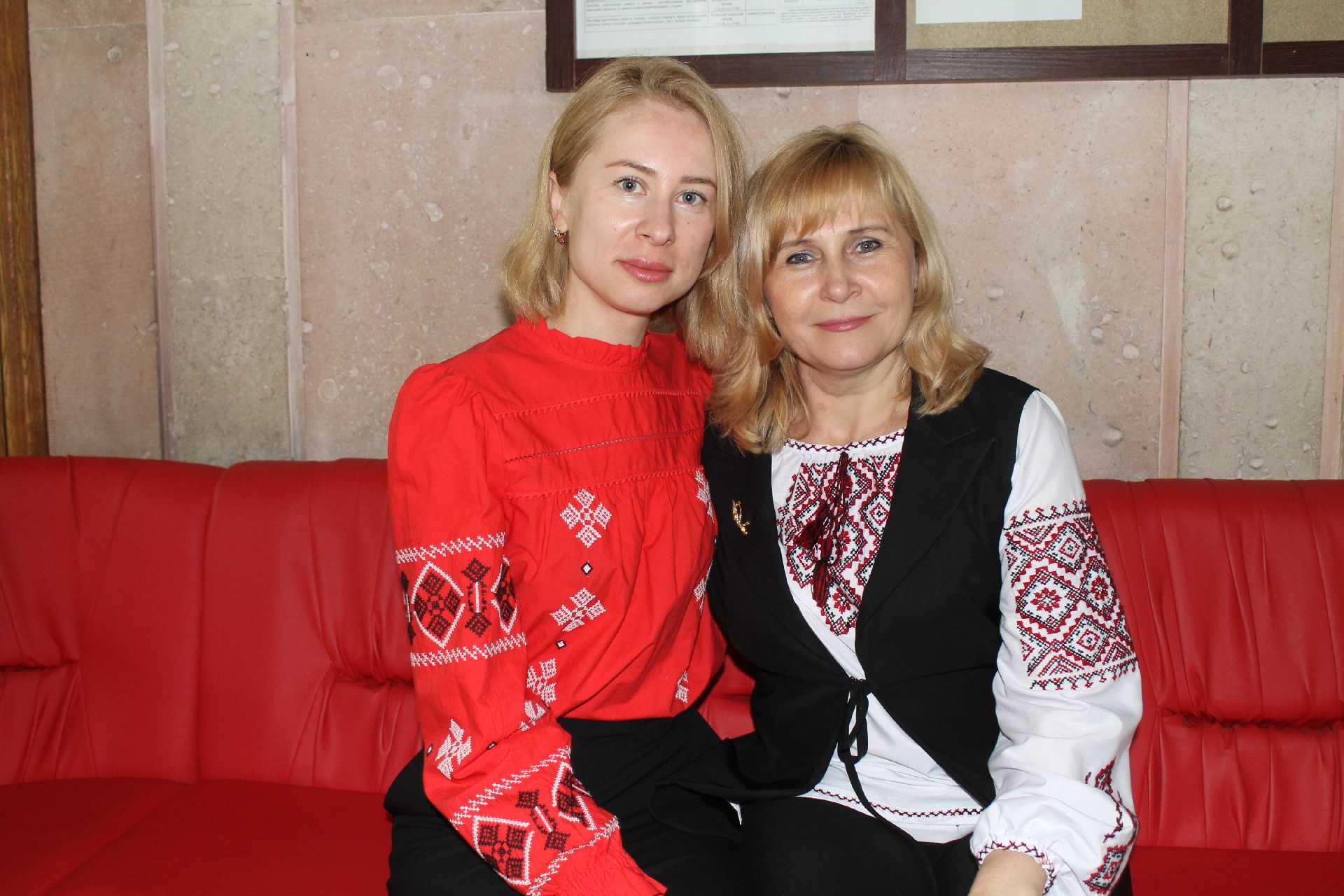 З Днем вишиванки вас вітає Червоноградська міська рада!