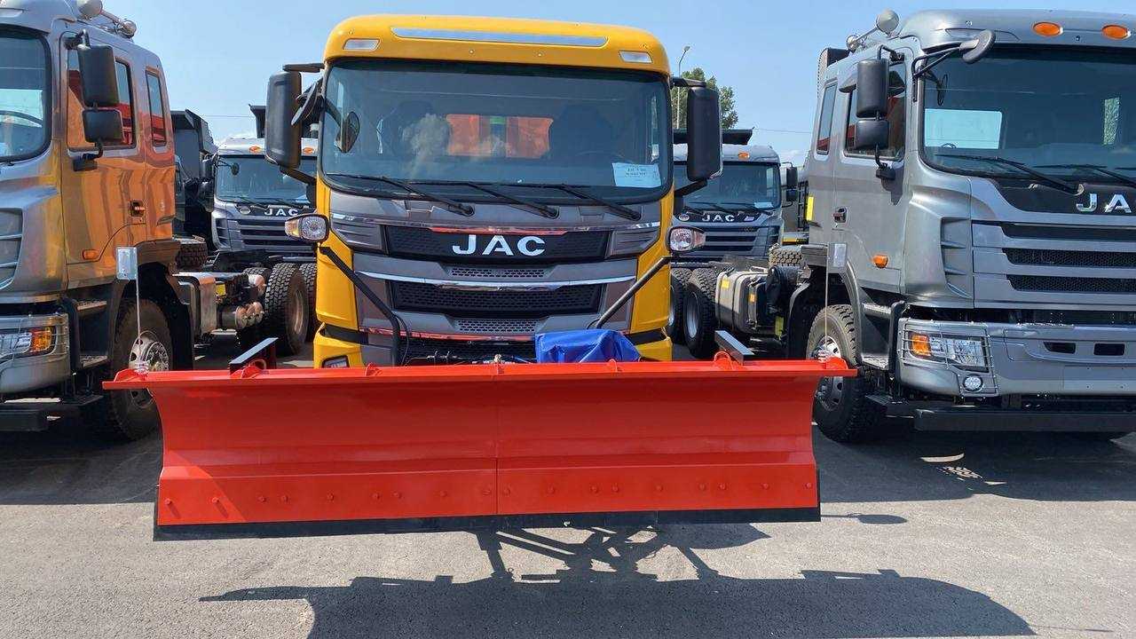 «Комунальник» отримав дорожню комбіновану машину для цілорічної роботи