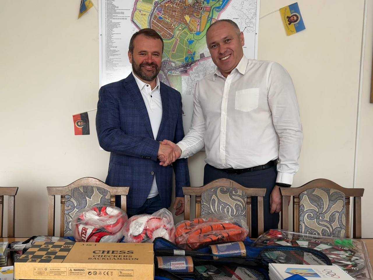 Подарунки для юних спортсменів від Національного олімпійського комітету України у Львівській області