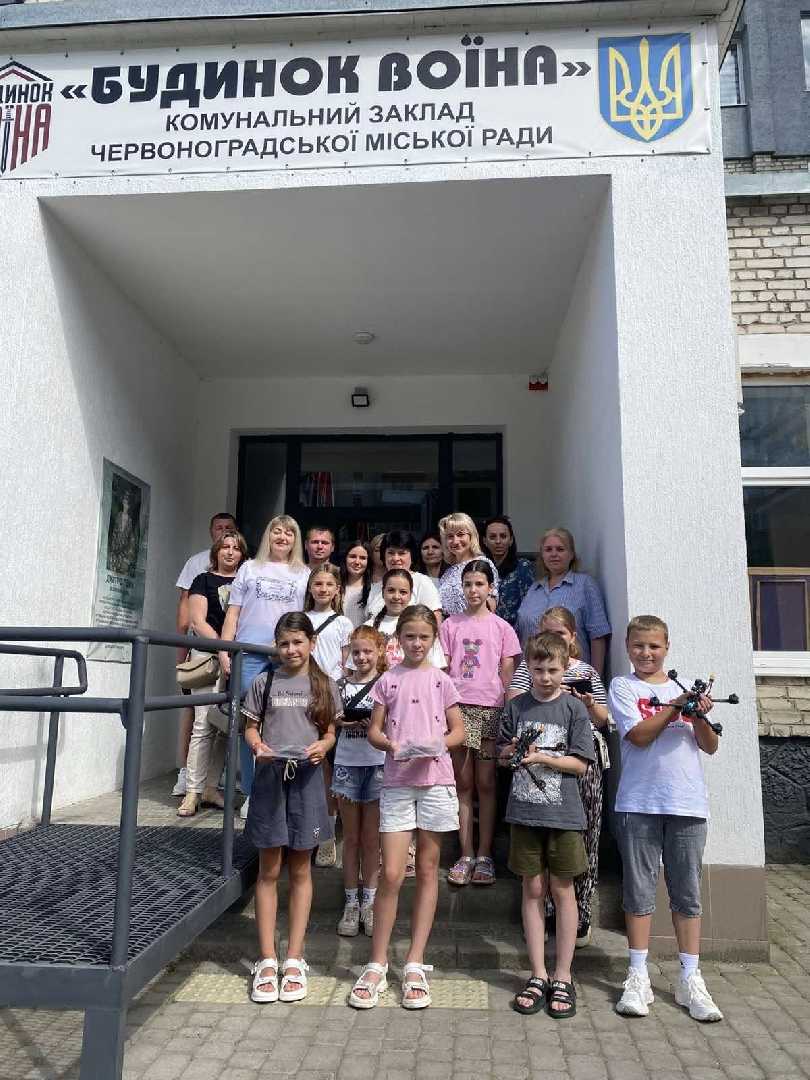 Ще одна «пташка» для захисників — від учнів, батьків і вчителів школи №11