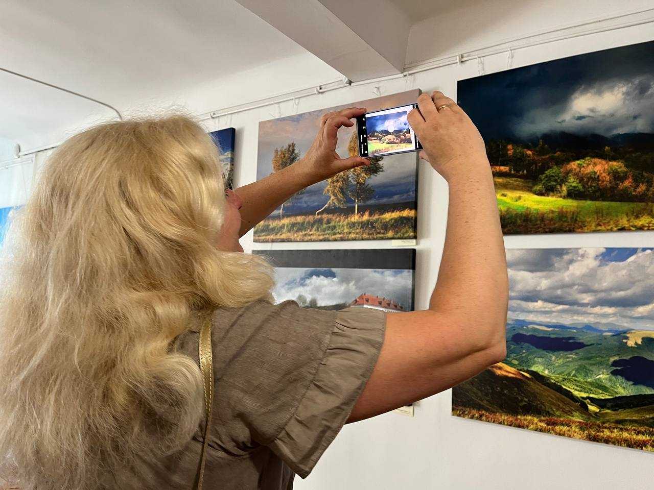 У Шептицькому відкрили виставку фотомитця Василя Пилип’юка