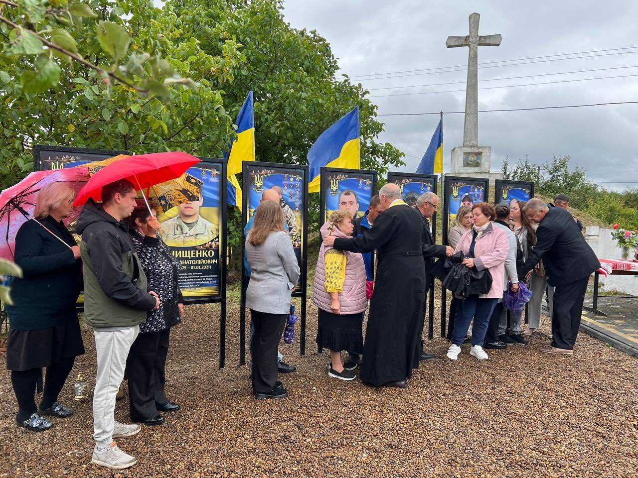 У селі Волсвин освятили Алею Героїв