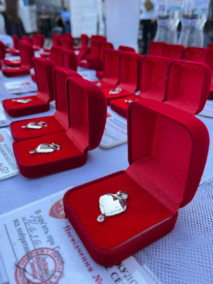 Кулон-оберіг «Батьківське серце»: пам’ять про Героїв у серцях їхніх дітей