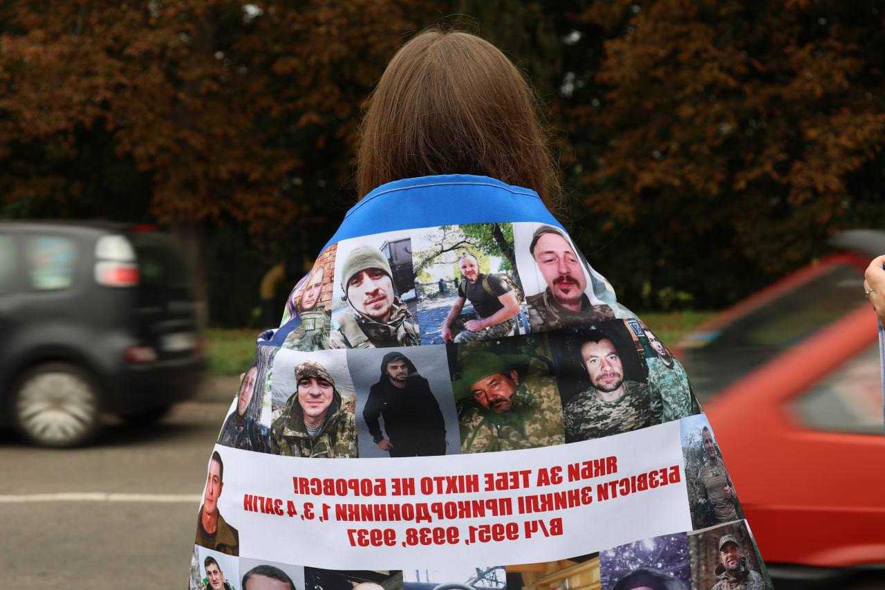 У Шептицькому відбулася мовчазна акція родин безвісти зниклих і полонених Захисників