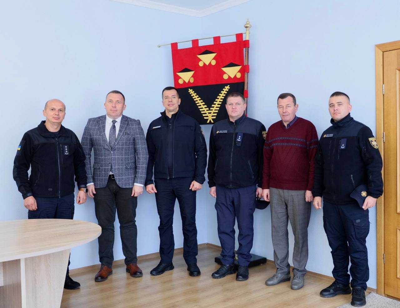 У Шептицькому представили двох нових офіцерів-рятувальників громади