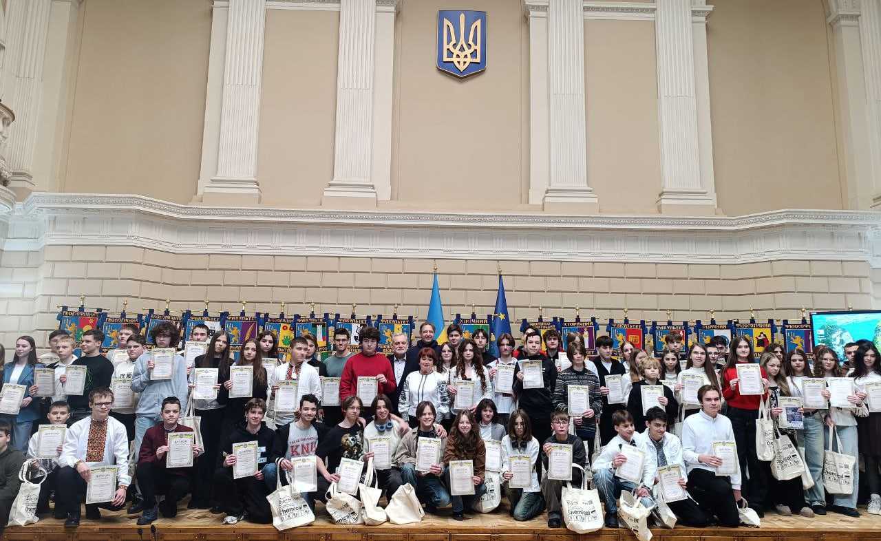 13 призерів з нашої громади — серед найкращих юних хіміків Львівщини!