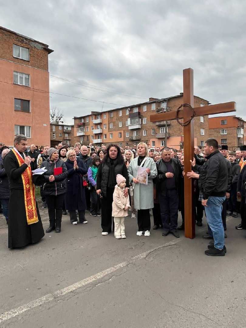 У Соснівці відбулася Хресна хода за мир та перемогу в Україні