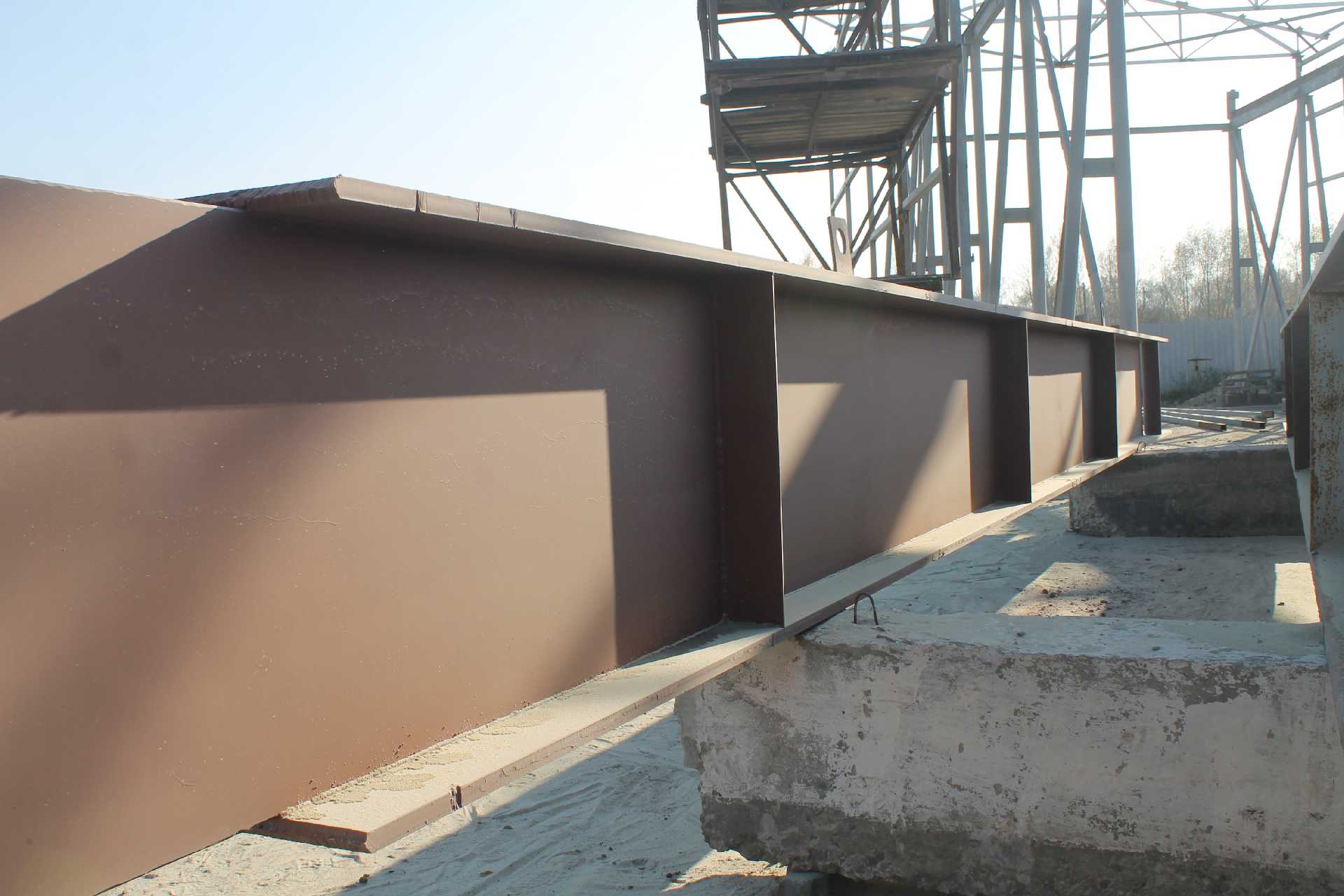 Підрядна організація продовжує готувати конструктиви моста до монтажу