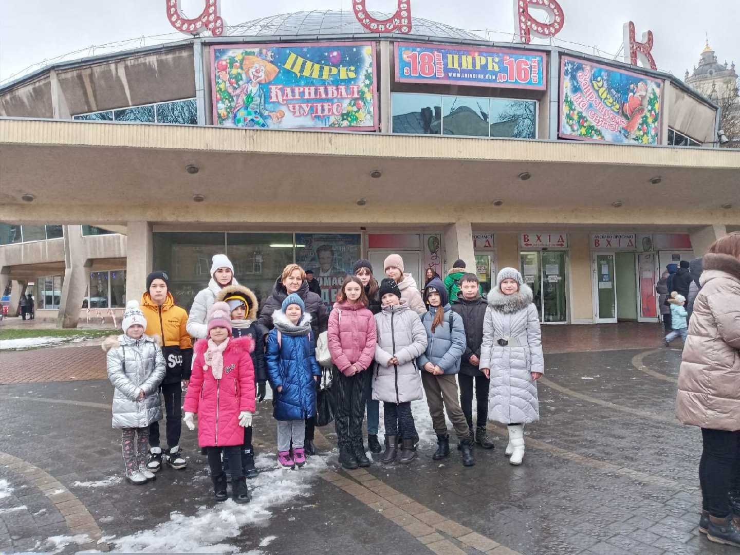 Циркове дійство Карнавал чудес до Дня Святого Миколая