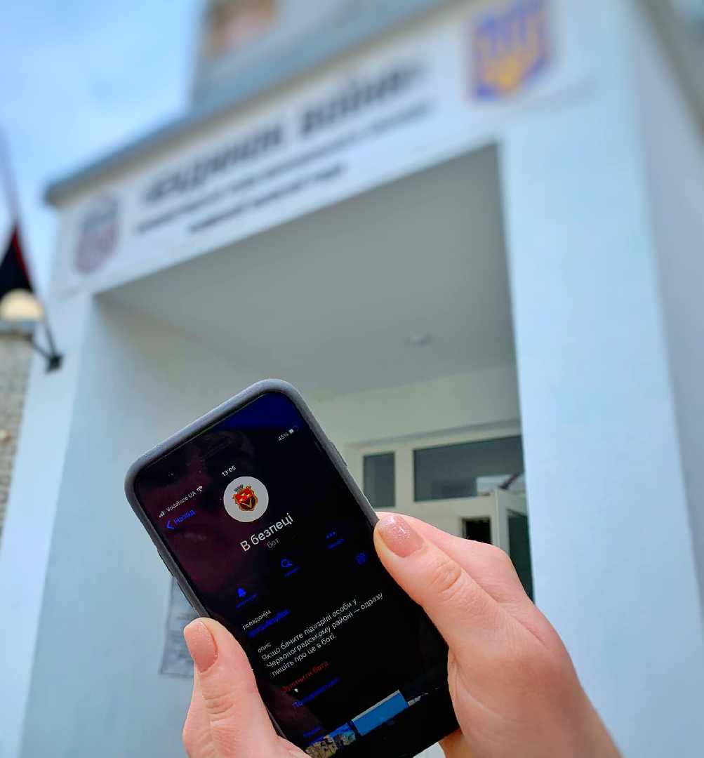 Повідомити про підозрілу особу можна у чат-бот «В безпеці»