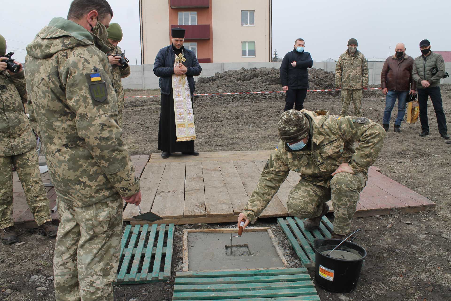 Військові заклали капсулу під будівництво нового житла.