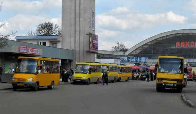 Як працюватимуть перевізники на міських маршрутах на Різдвяні свята?
