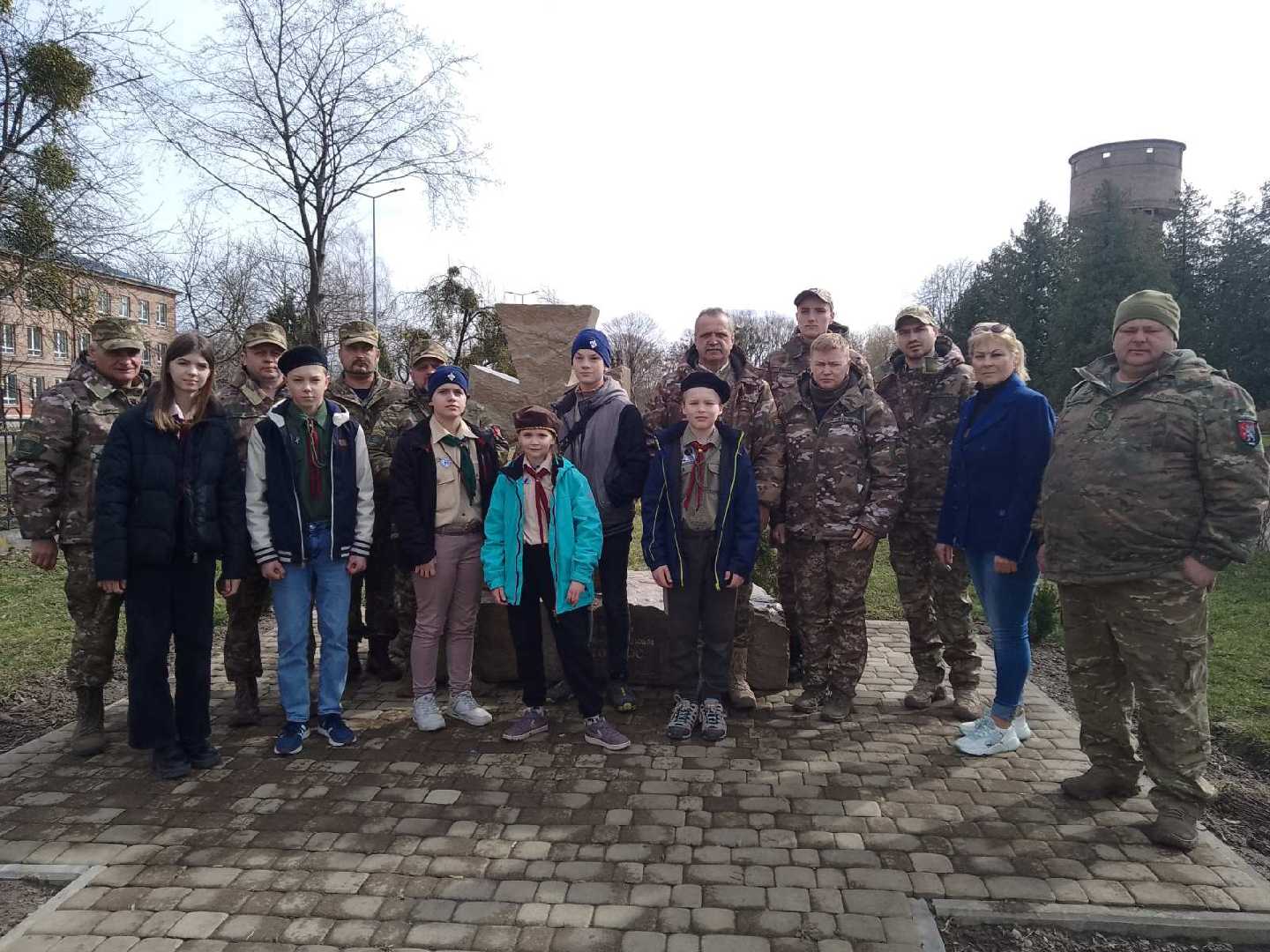 До Дня добровольця пластуни висадили туї